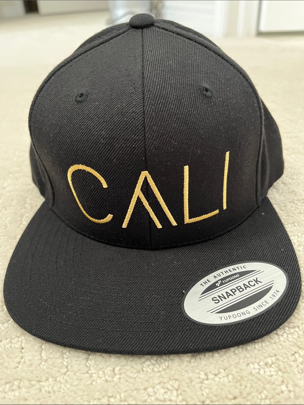 NWOT Yupoong SnapBack Hat Classic Black Gold Green Cap Wool Blend Flat Brim